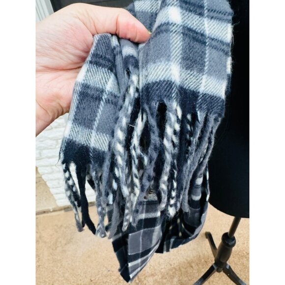 Scottish-Made 100% Cashmere Plaid Scarf Fringe Blk Grey Old Money Organic Fabric - Picture 4 of 5